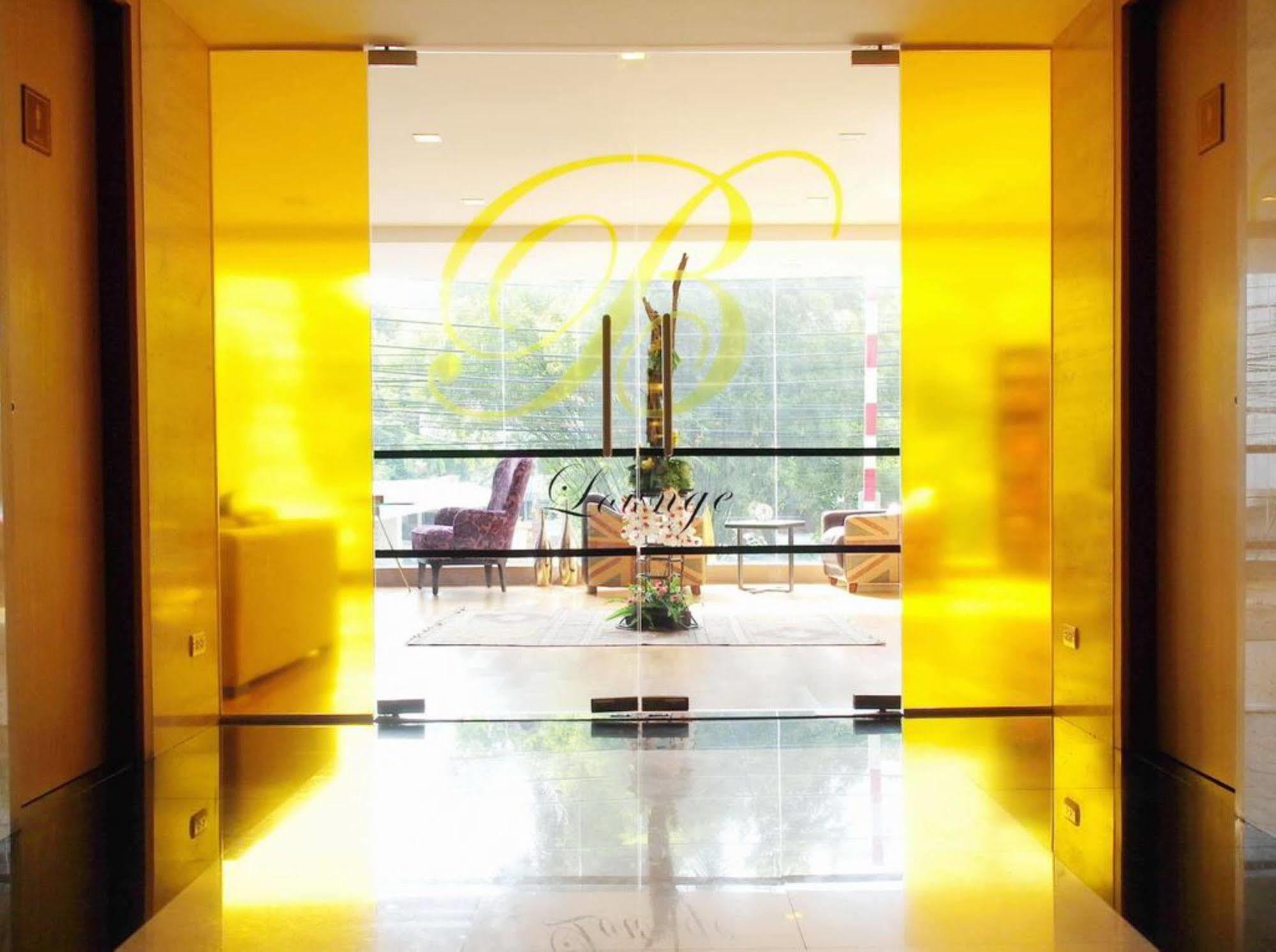 Beverly 33 By Aspira Bangkok Kültér fotó